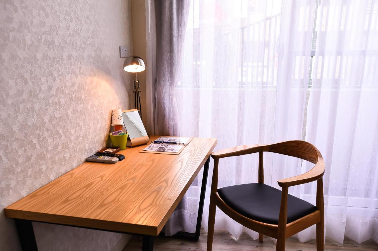Rainbow Island Apartment Tainan Bagian luar foto