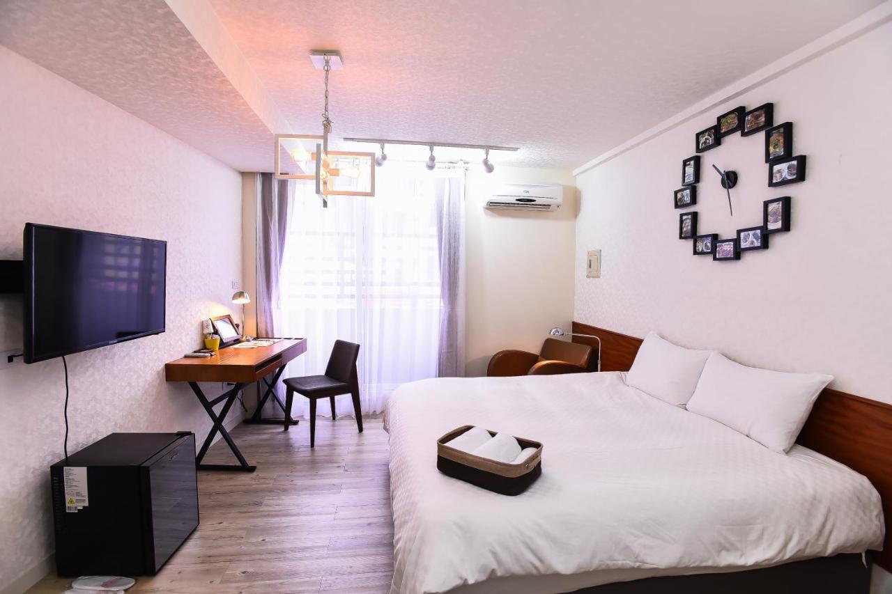 Rainbow Island Apartment Tainan Bagian luar foto