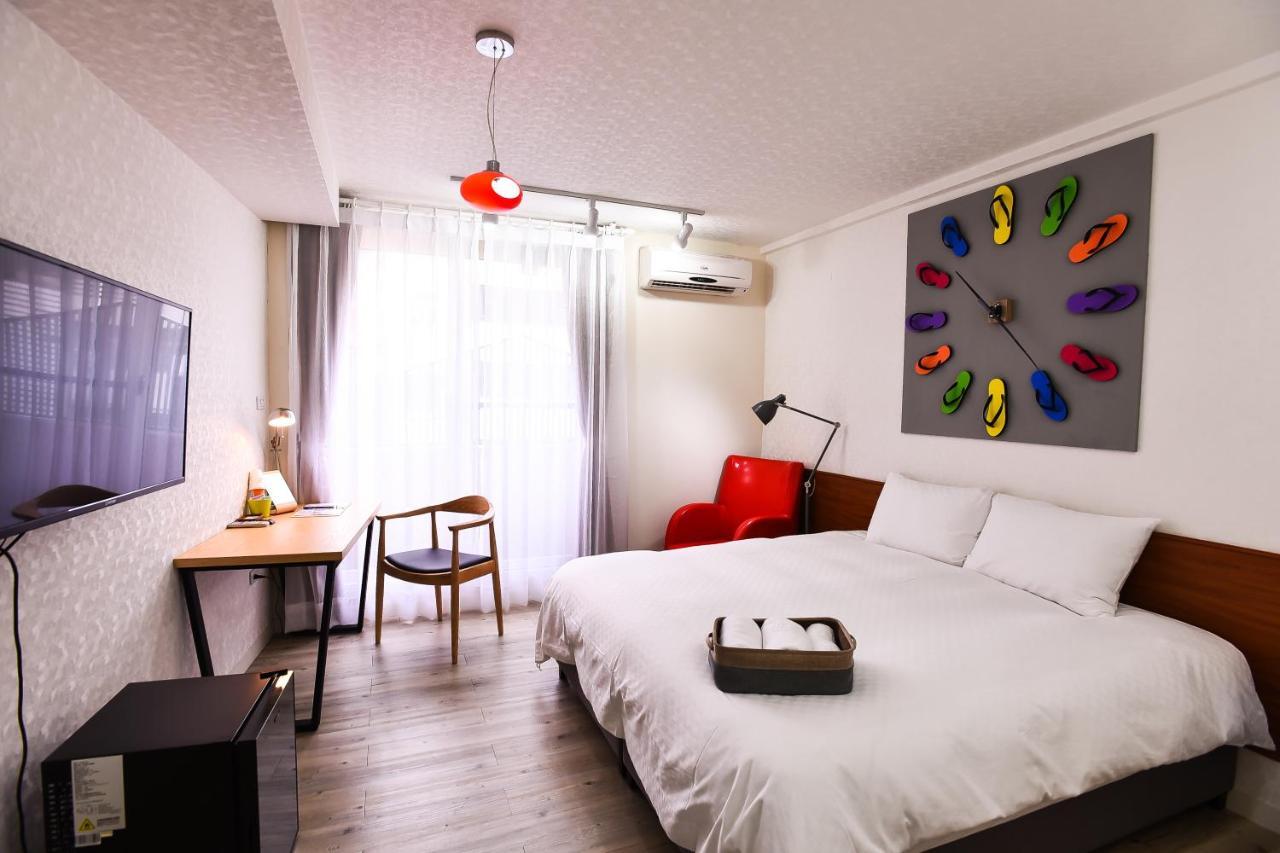 Rainbow Island Apartment Tainan Bagian luar foto