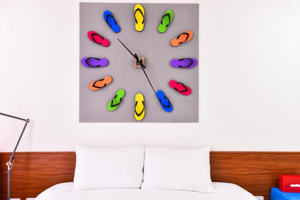 Rainbow Island Apartment Tainan Bagian luar foto