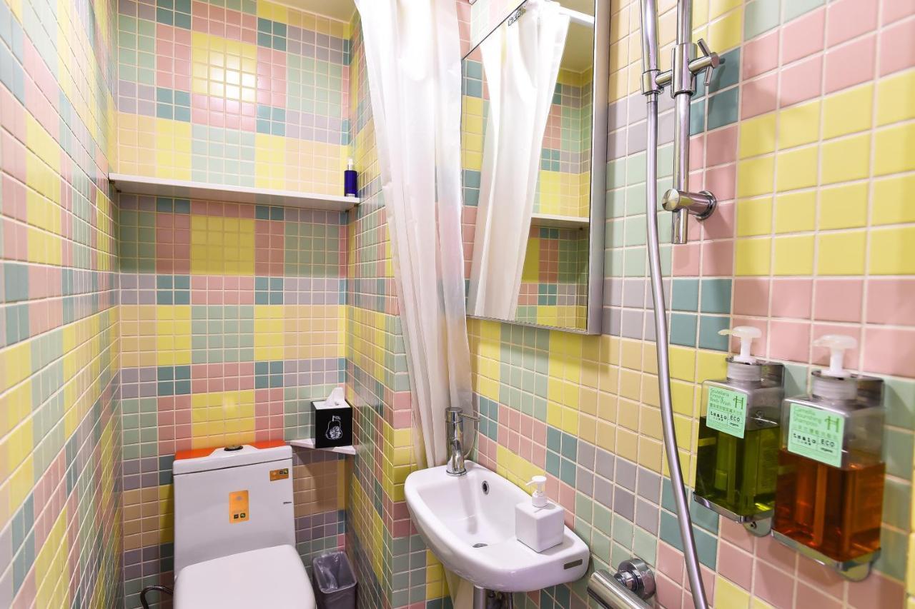 Rainbow Island Apartment Tainan Bagian luar foto