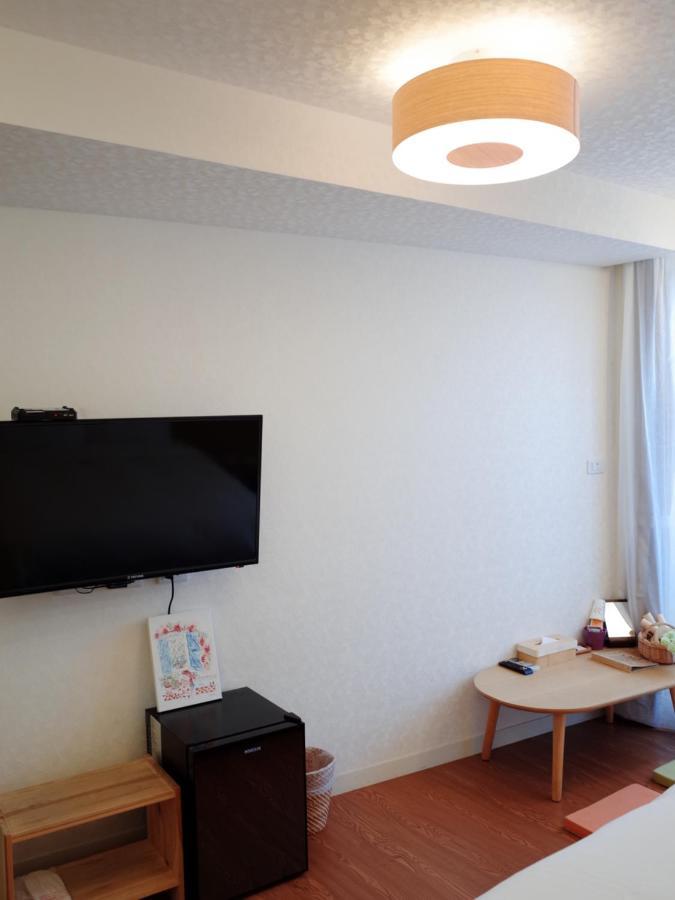 Rainbow Island Apartment Tainan Bagian luar foto