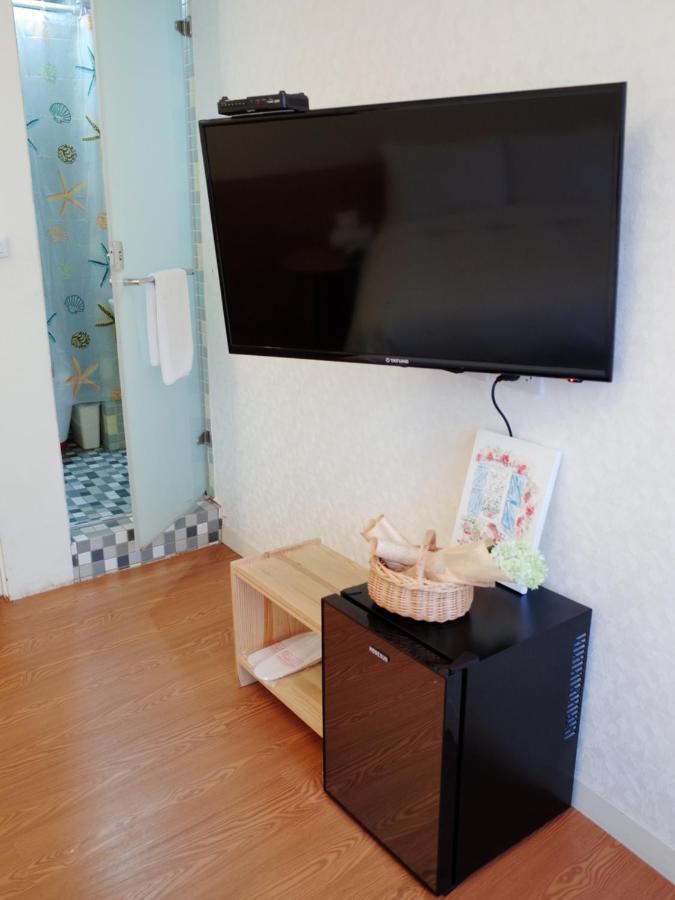 Rainbow Island Apartment Tainan Bagian luar foto