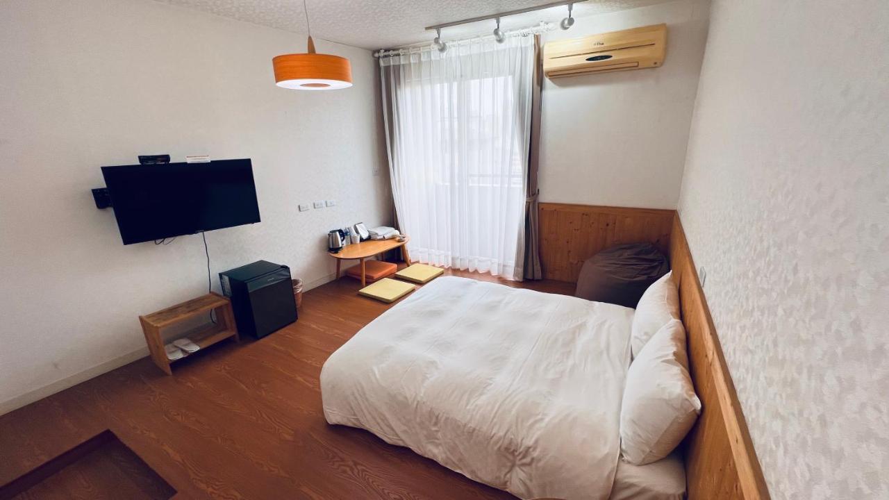 Rainbow Island Apartment Tainan Bagian luar foto